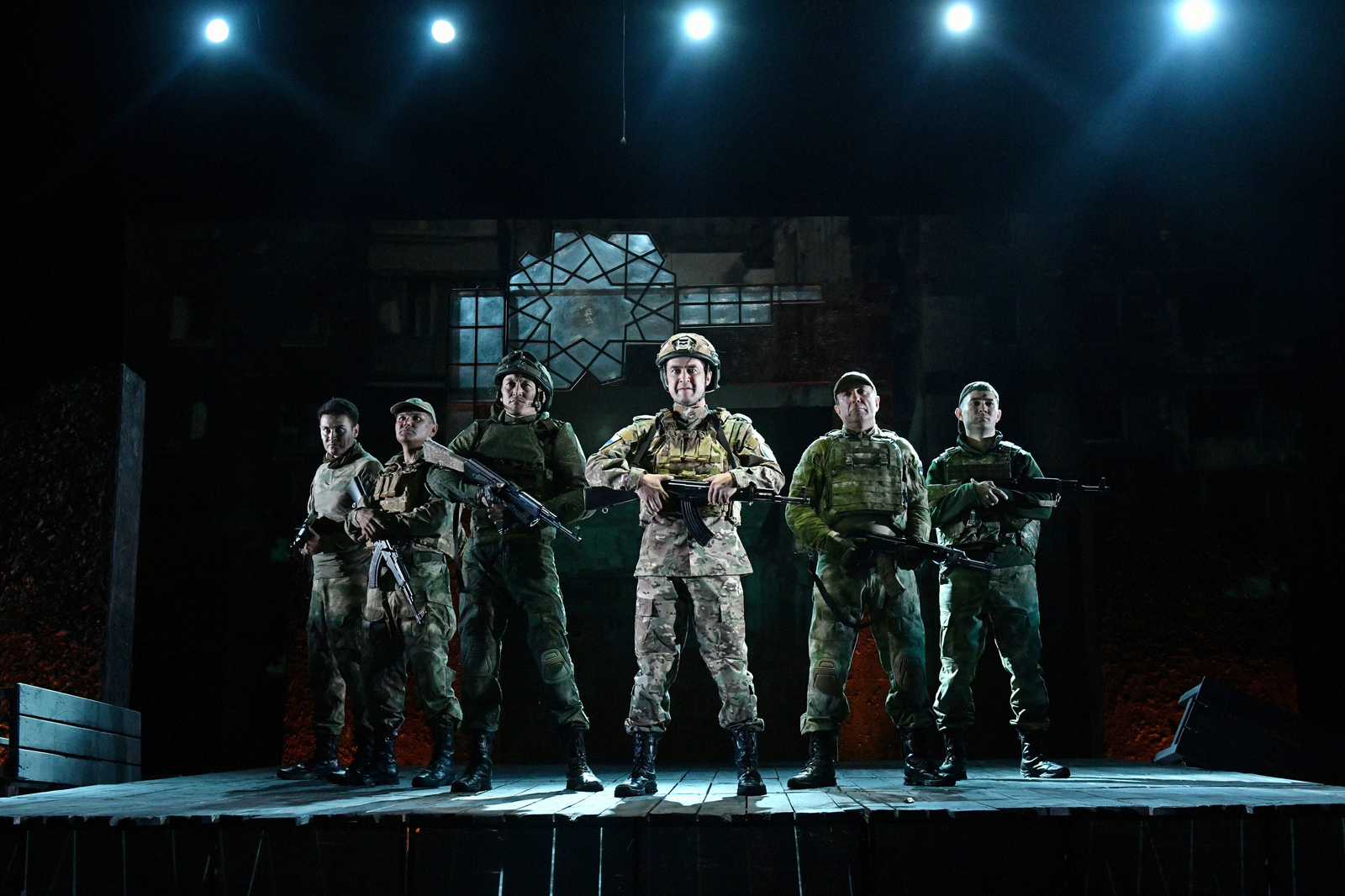 Спектакль «Одной жизни, видно, мало…» положил начало 36 театральному сезону