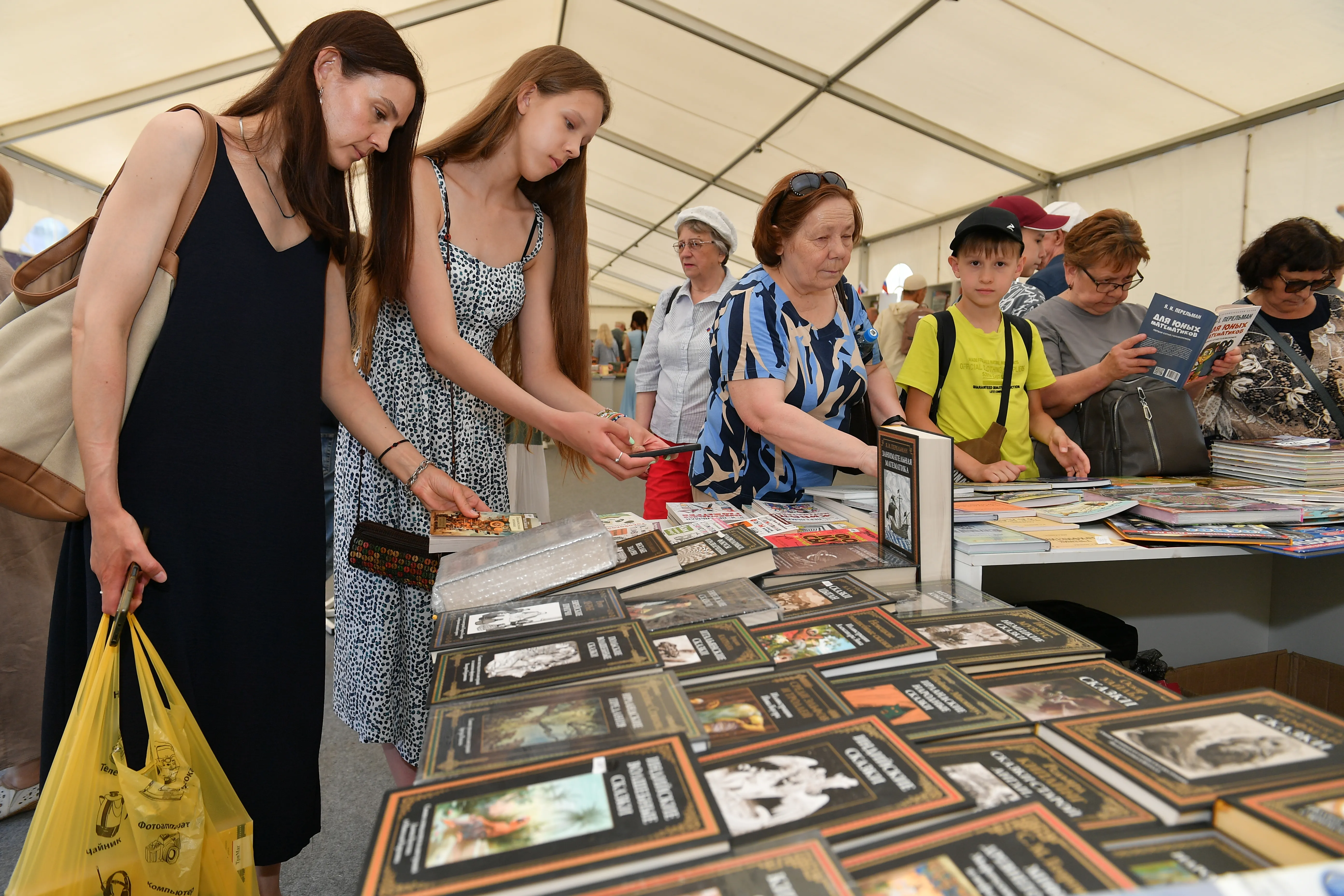 В Уфе стартовал первый день книжной ярмарки «Китап-Байрам»