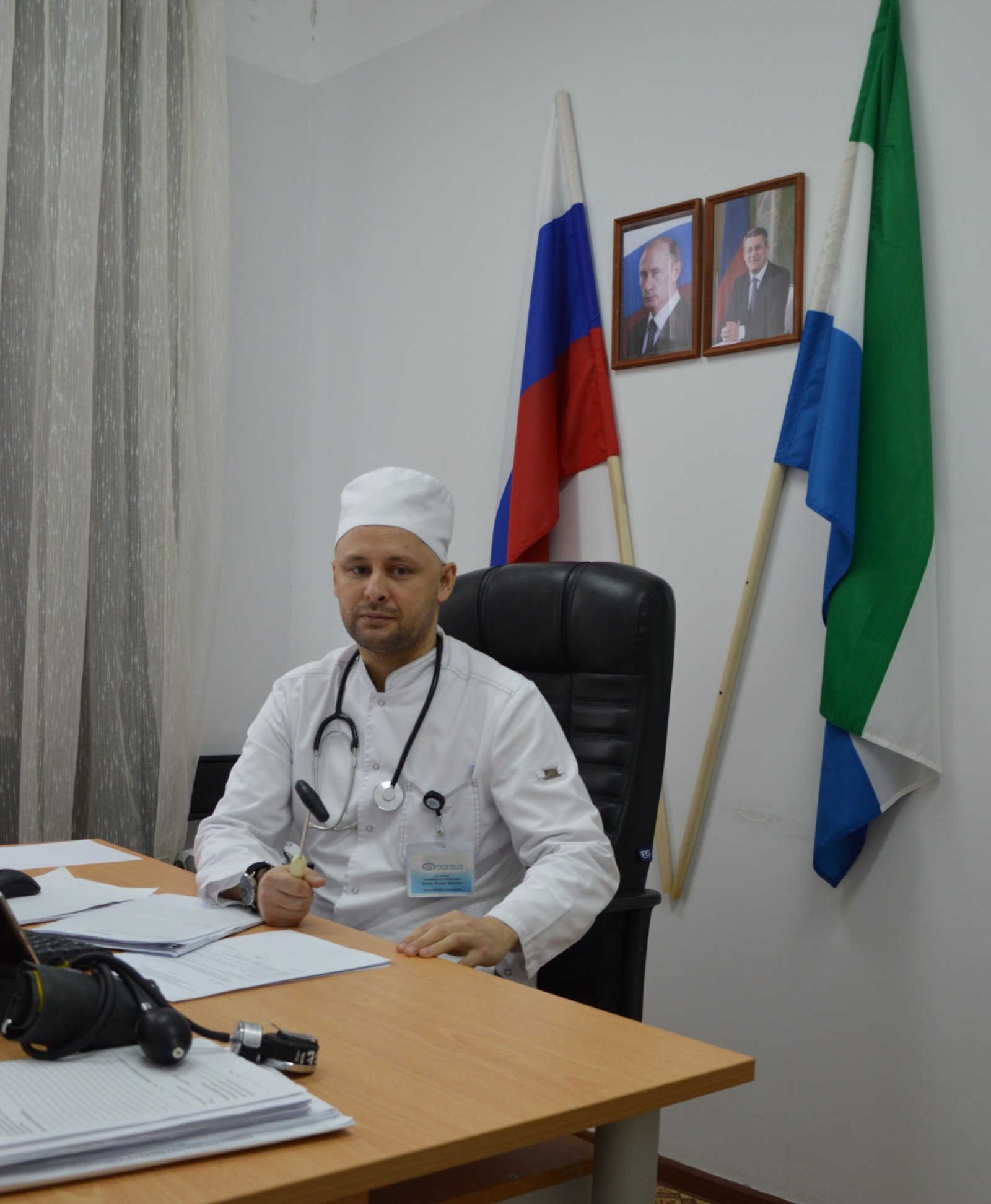 Ирина Вильданова Заведующий отделением реабилитации Нефтекамской горбольницы, врач-невролог Ильдар  Хужин.