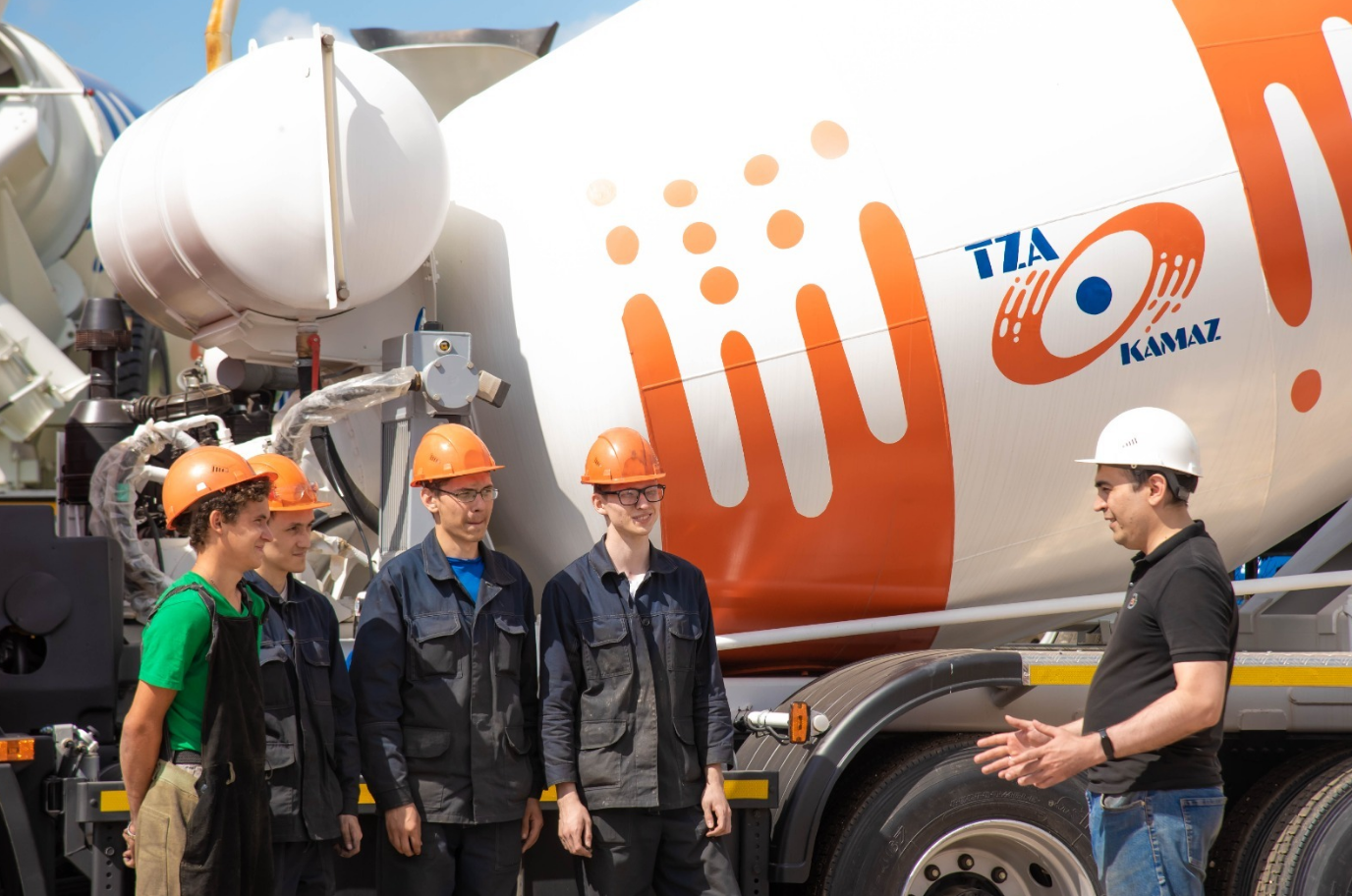 На заводе в Башкирии работают участники студенческих производственных отрядов