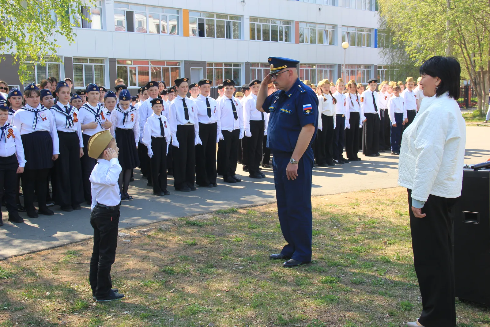 В Агидели прошел парад юных патриотов