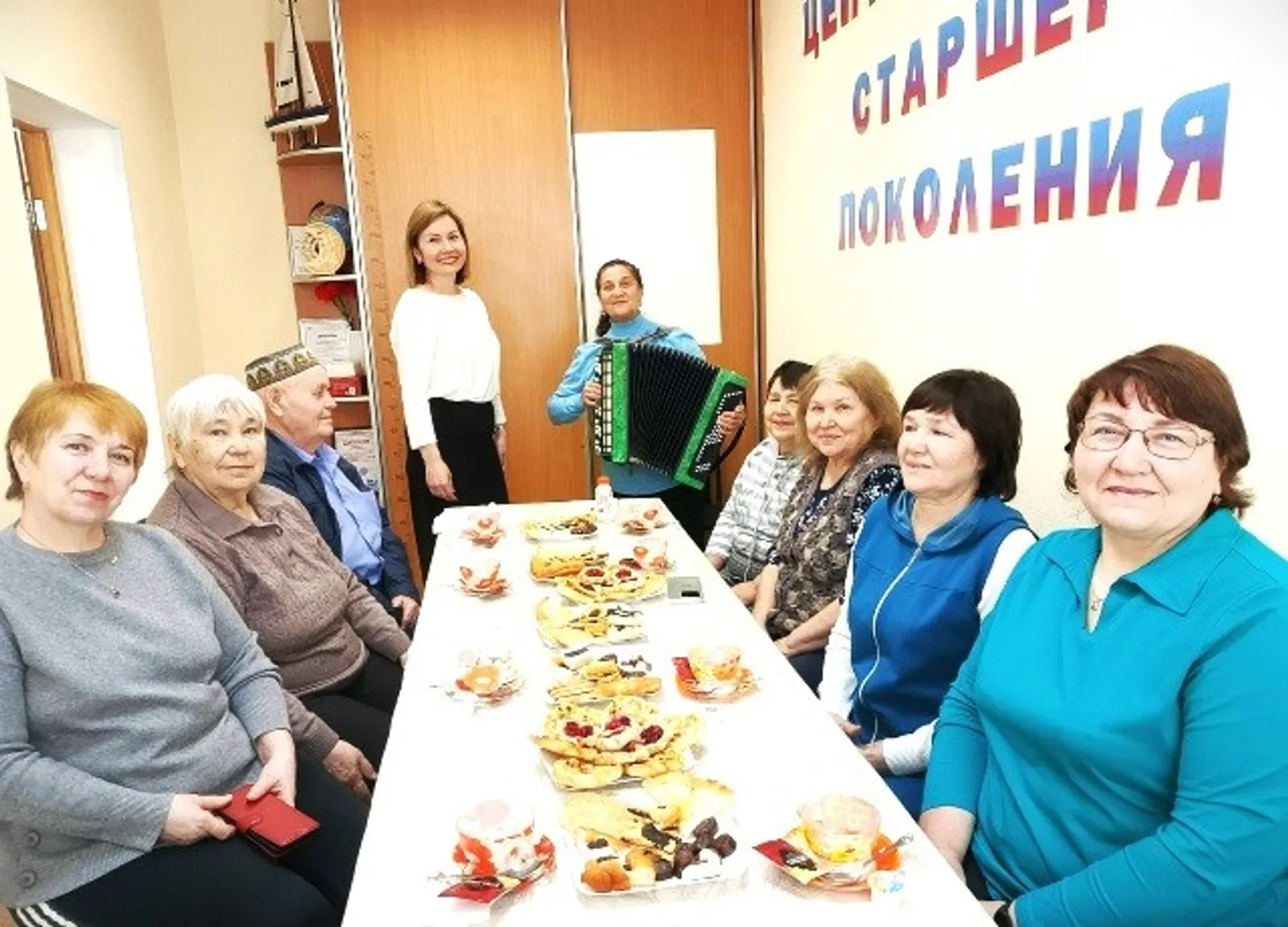 За чашкой чая и под баян