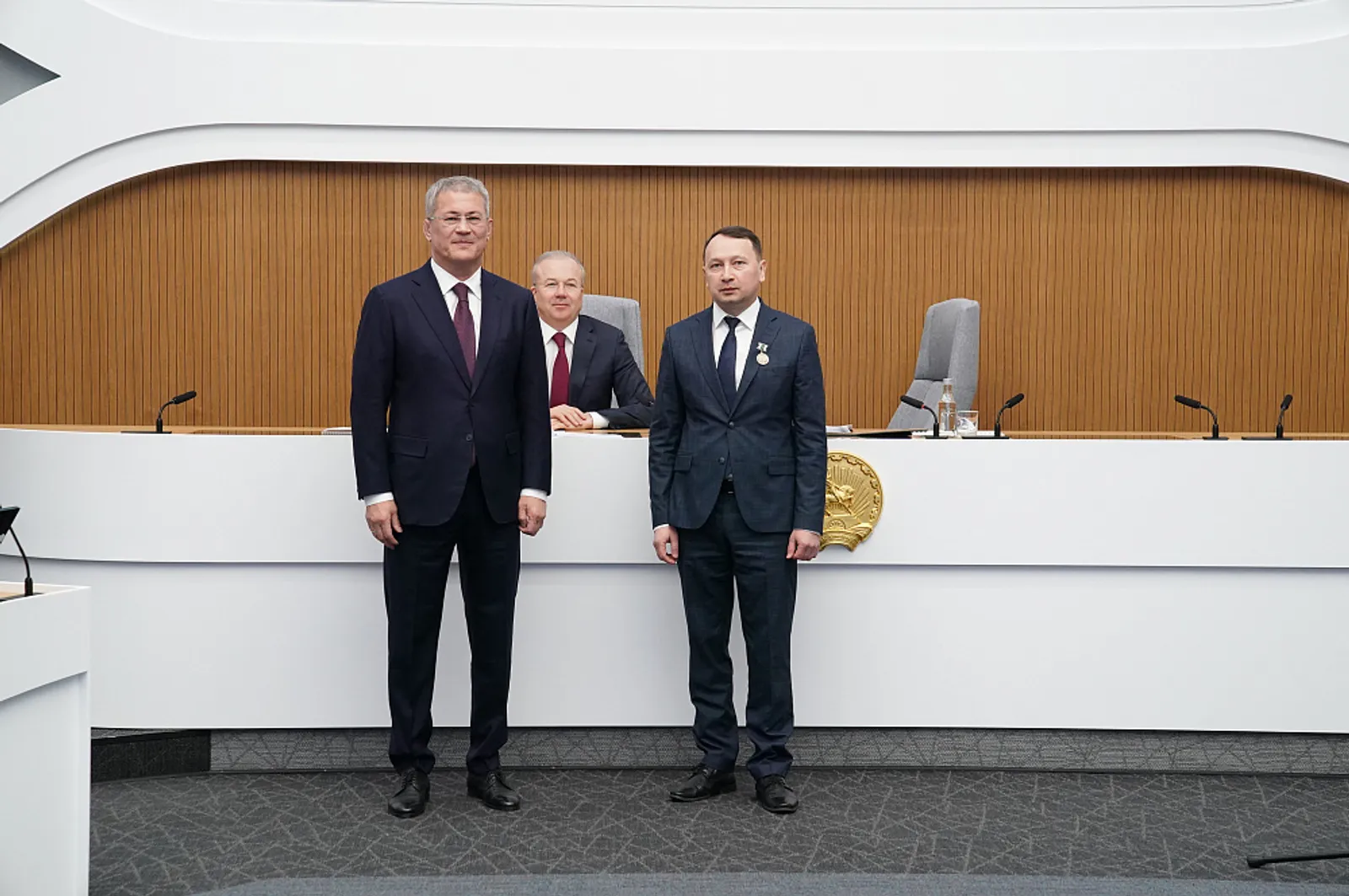 Радий Хабиров наградил министра торговли и услуг Башкортостана Азата Аскарова