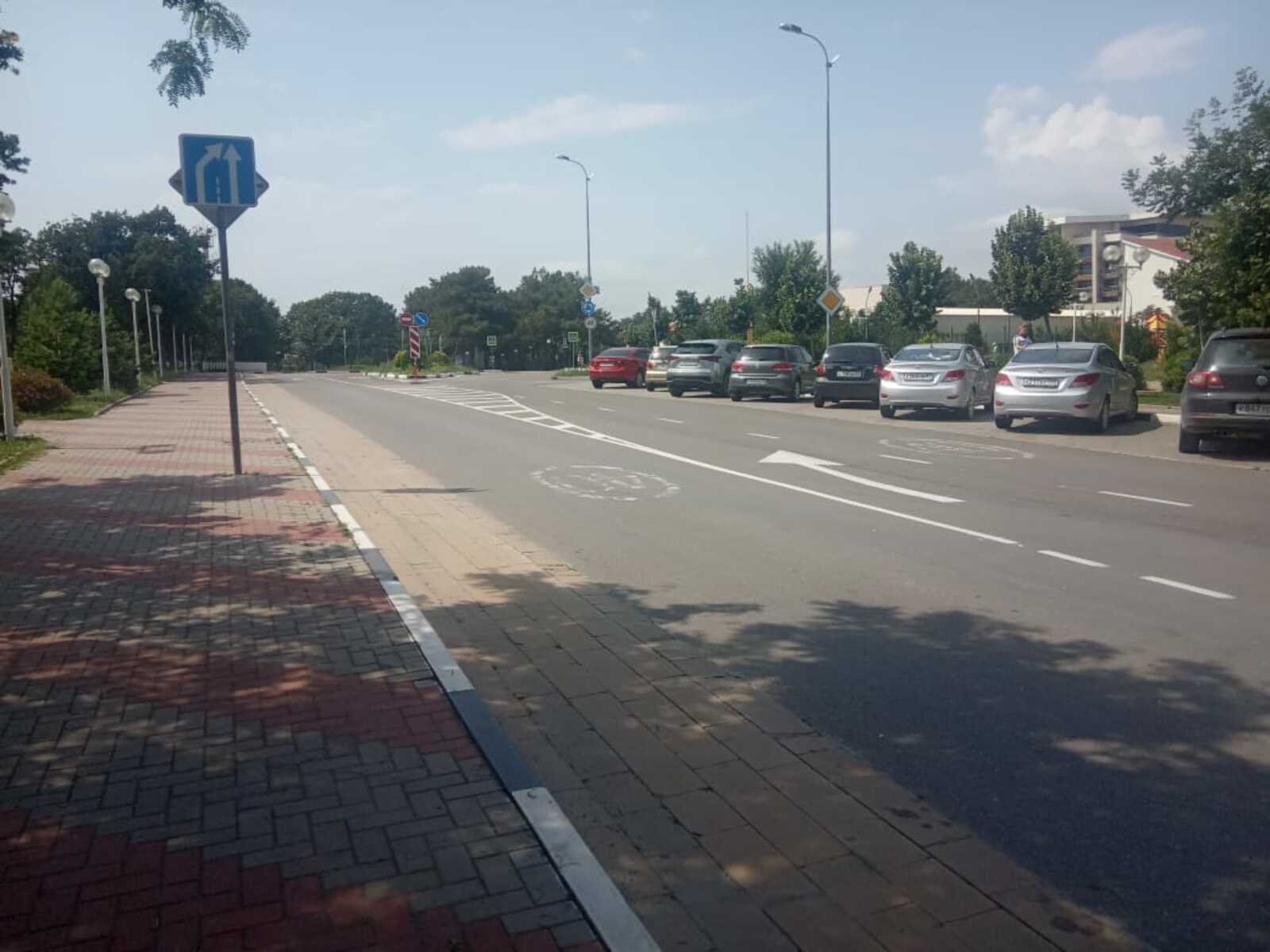 Жители Агидели получили штраф за парковку на газоне