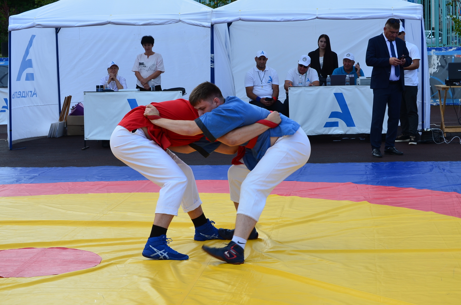 В Агидели продолжается  Ретро-фестиваль "Агидель. Назад в будущее"