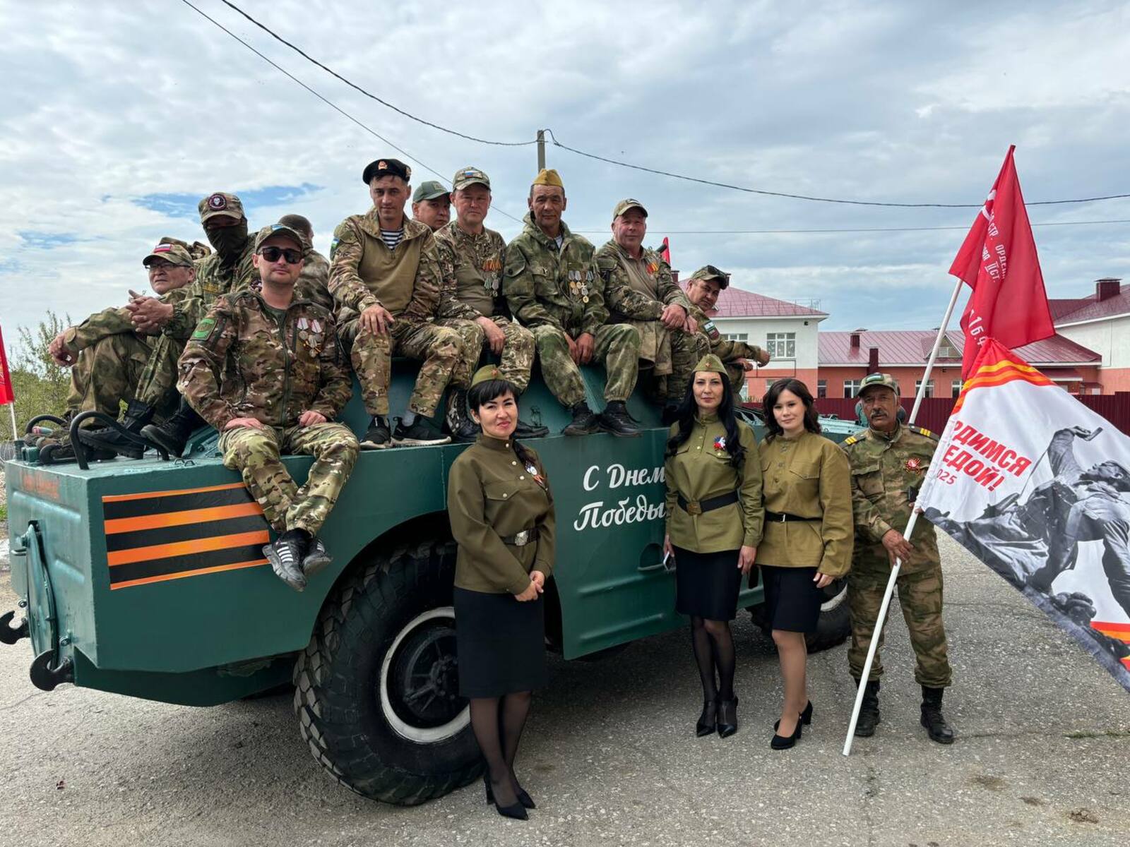 Подопечные фонда «Защитники Отечества» участвовали в праздновании Дня Победы