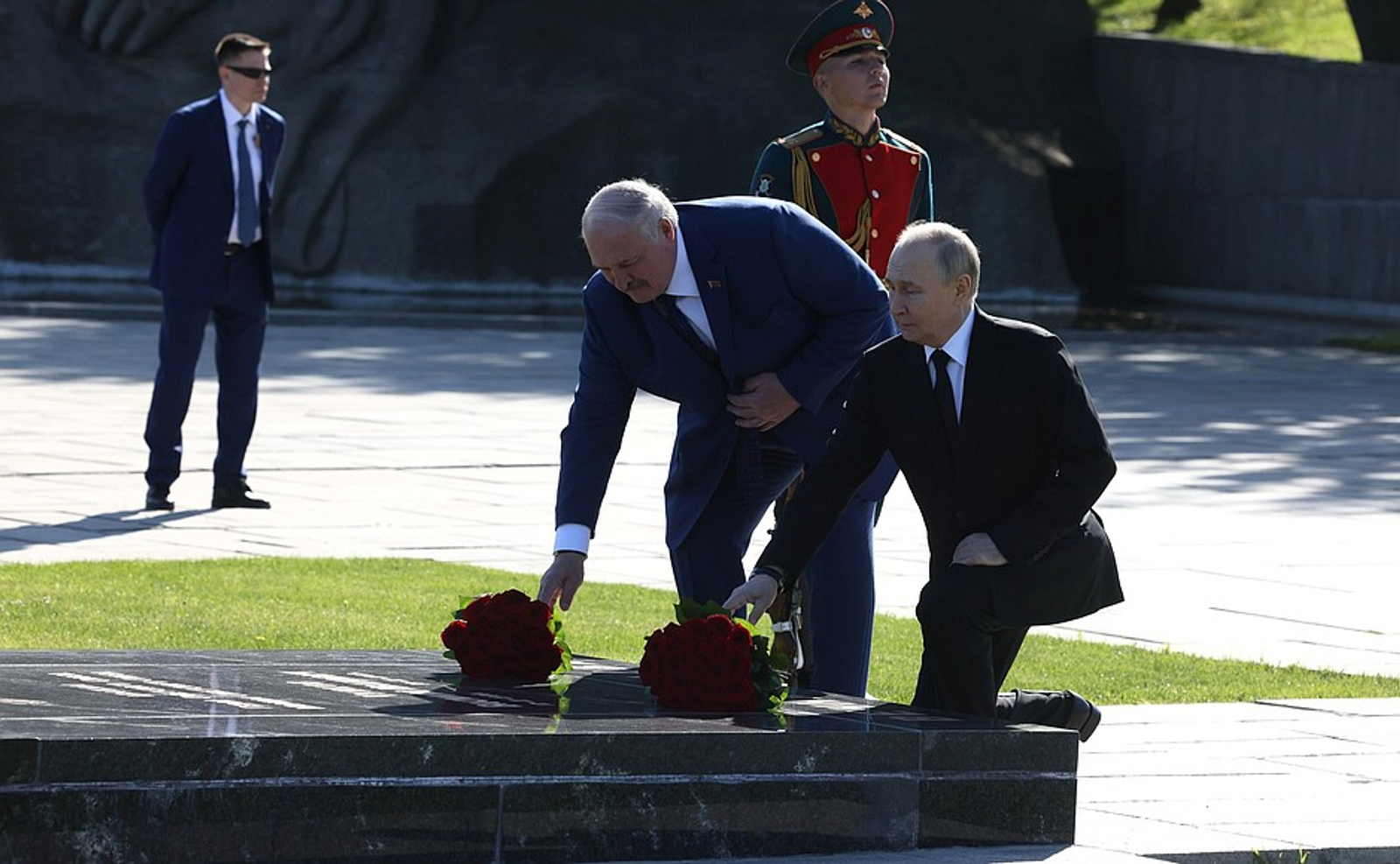 Владимир Путин посетил мемориальный комплекс «Героям Сталинградской битвы»