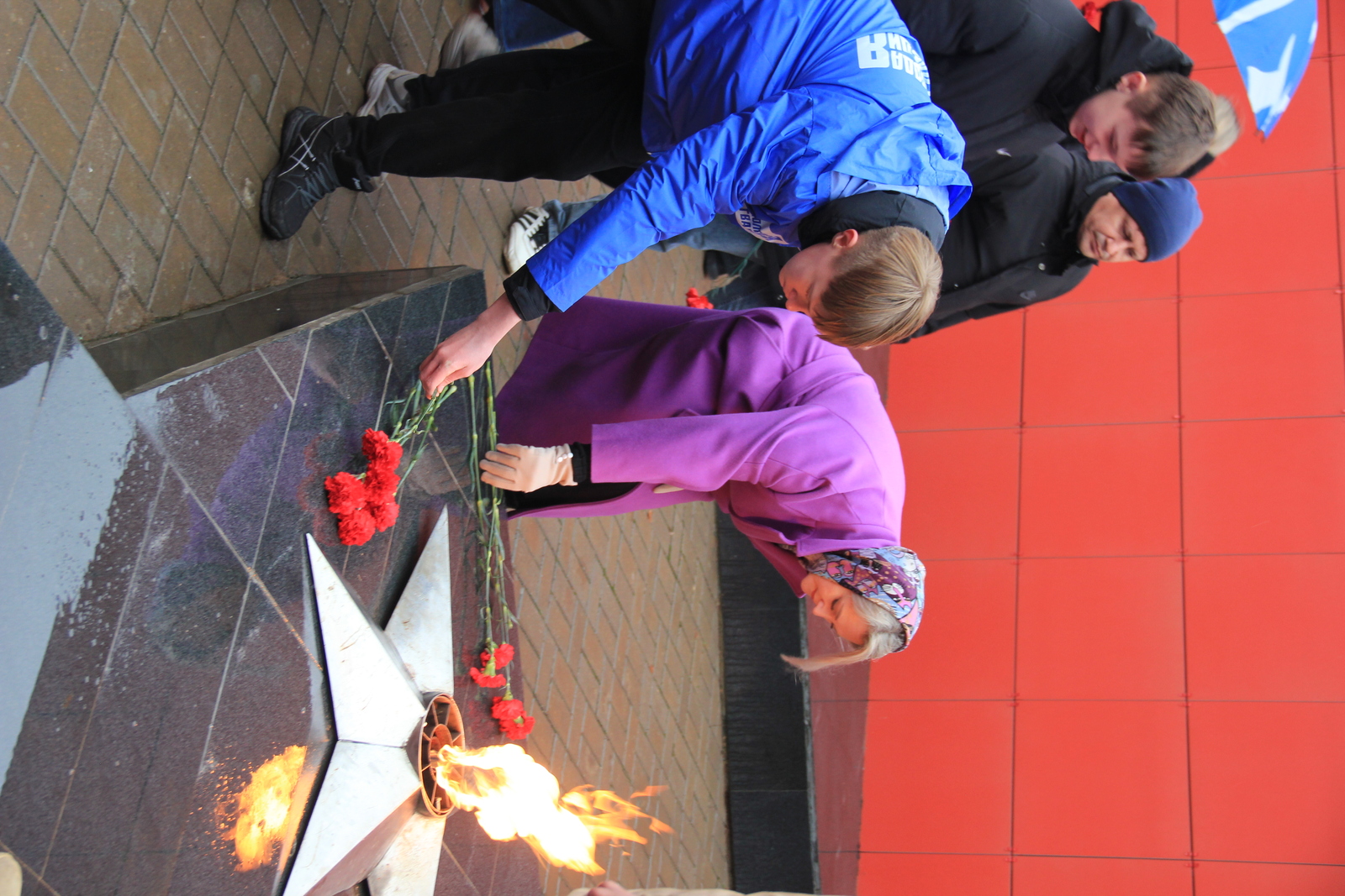 В Агидели  в День  Неизвестного Солдата молодёжь почтила  павших