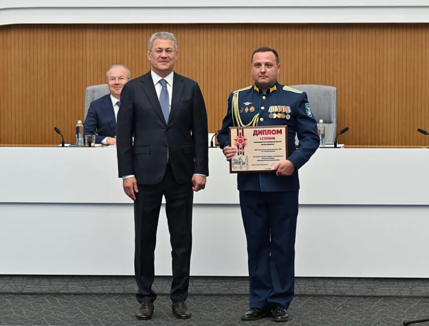 Радий Хабиров наградил победителей смотра-конкурса парадных расчётов