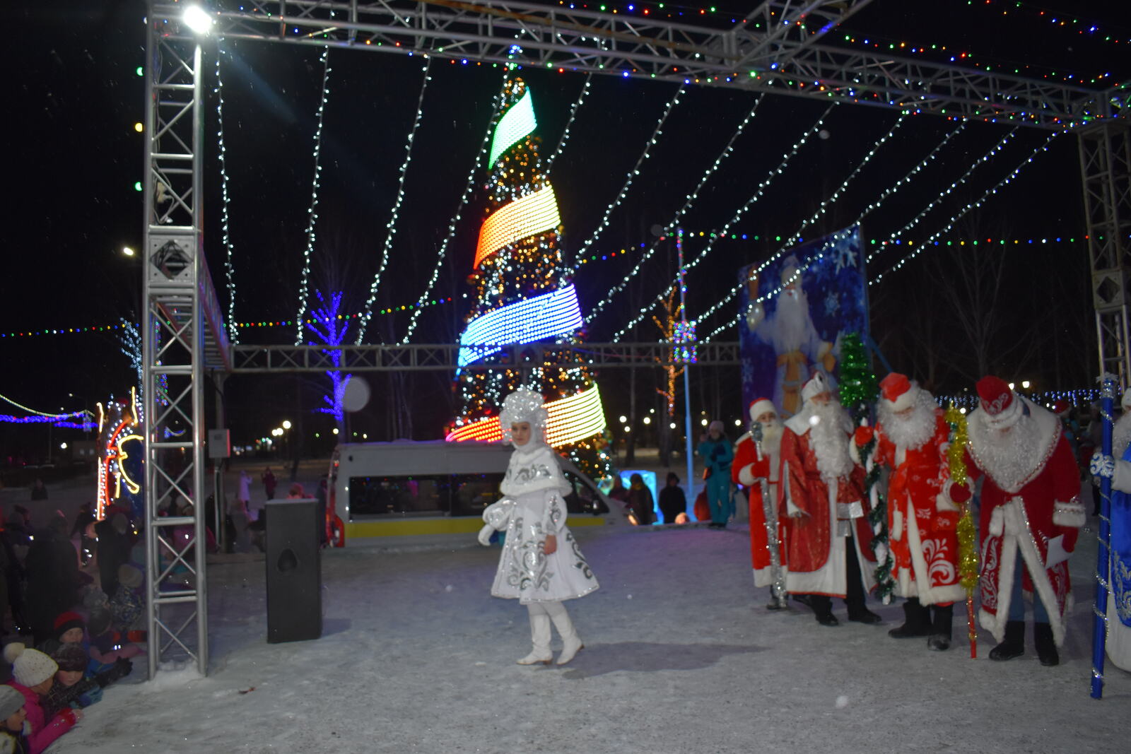 Стало известно, когда в Башкирии установят новогодние елки