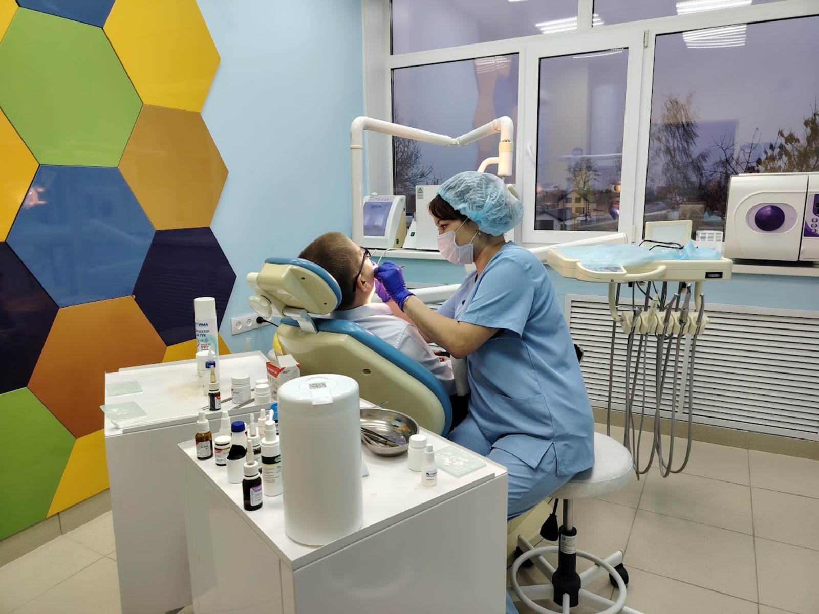 Ирина Вильданова.   Врач Зинфира Ефремова работает в стоматологическом кабинете с самого открытия.