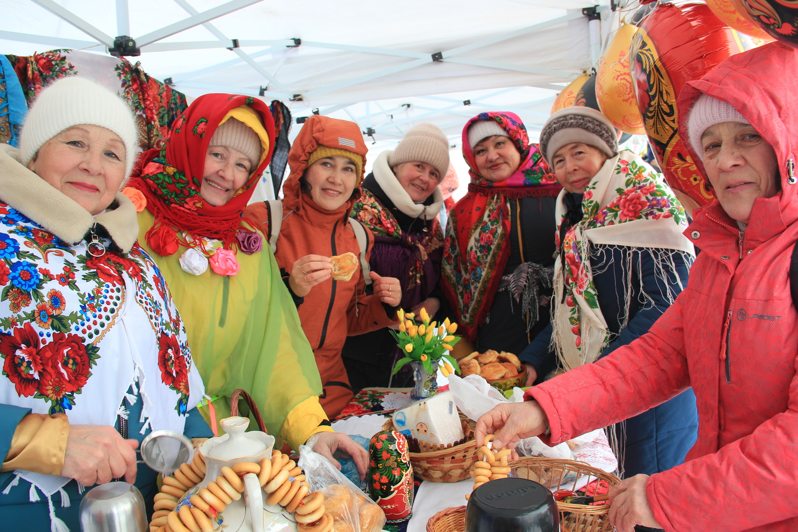 С блинами, хороводами и соломенной куклой