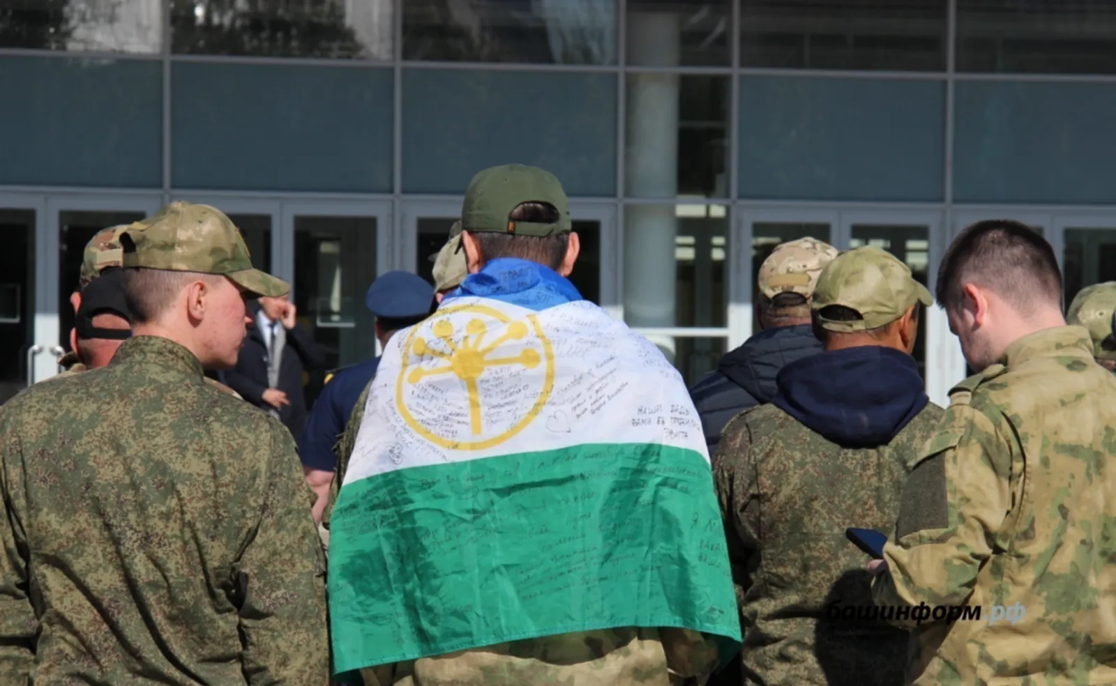 В Башкирии продлили срок единовременных выплат контрактникам СВО