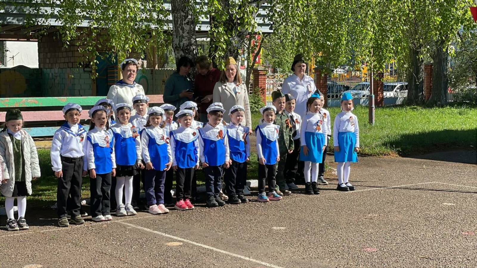 В детском саду № 4 прошел парад дошкольных войск "Мы победили, мы не забыли"