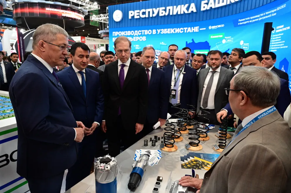 Радий Хабиров презентовал стенд Башкортостана на «ИННОПРОМ. Центральная Азия»